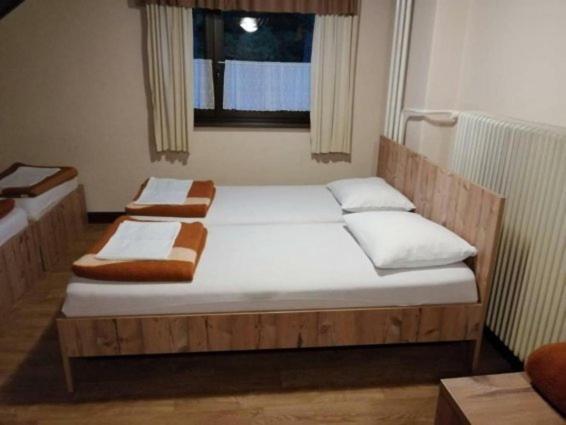 Planinski Dom Gore Aparthotel Dol pri Hrastniku Buitenkant foto